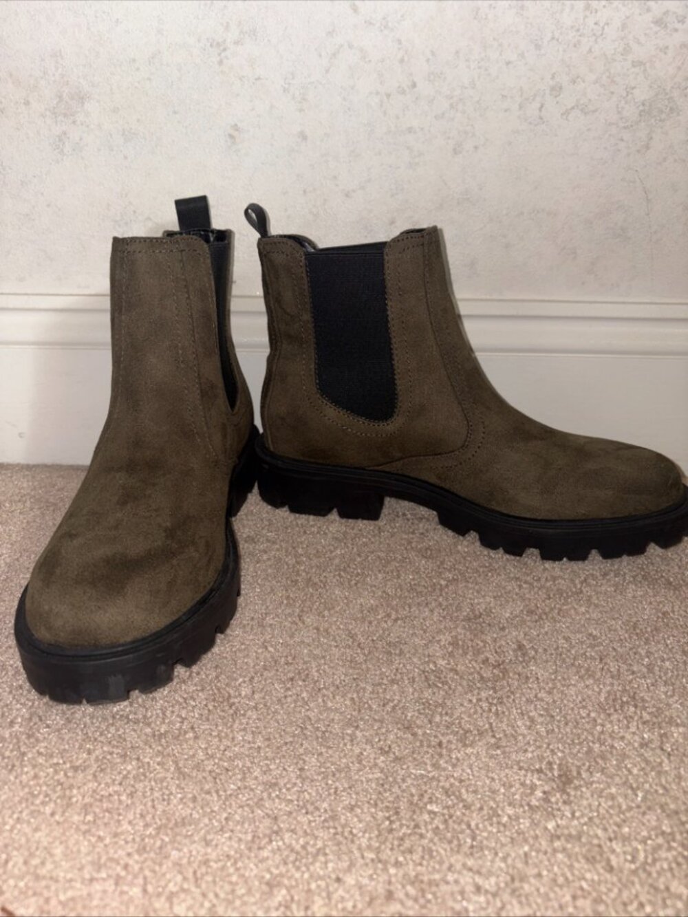Women's NINE WEST Yeeps Chelsea Lug Sole Ankle Booties in Dark Green Size 7.5M